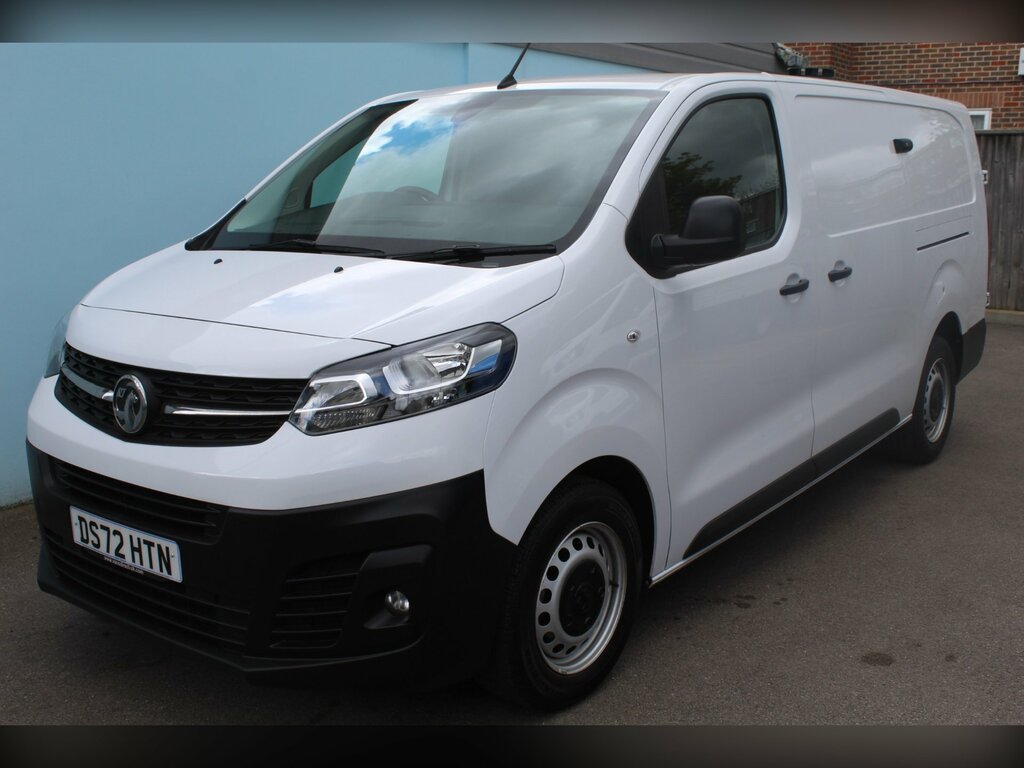 Vauxhall Vivaro 1.5 Turbo D 2900 Dynamic Panel Van 6Dr Manu DS72HTN White #4
