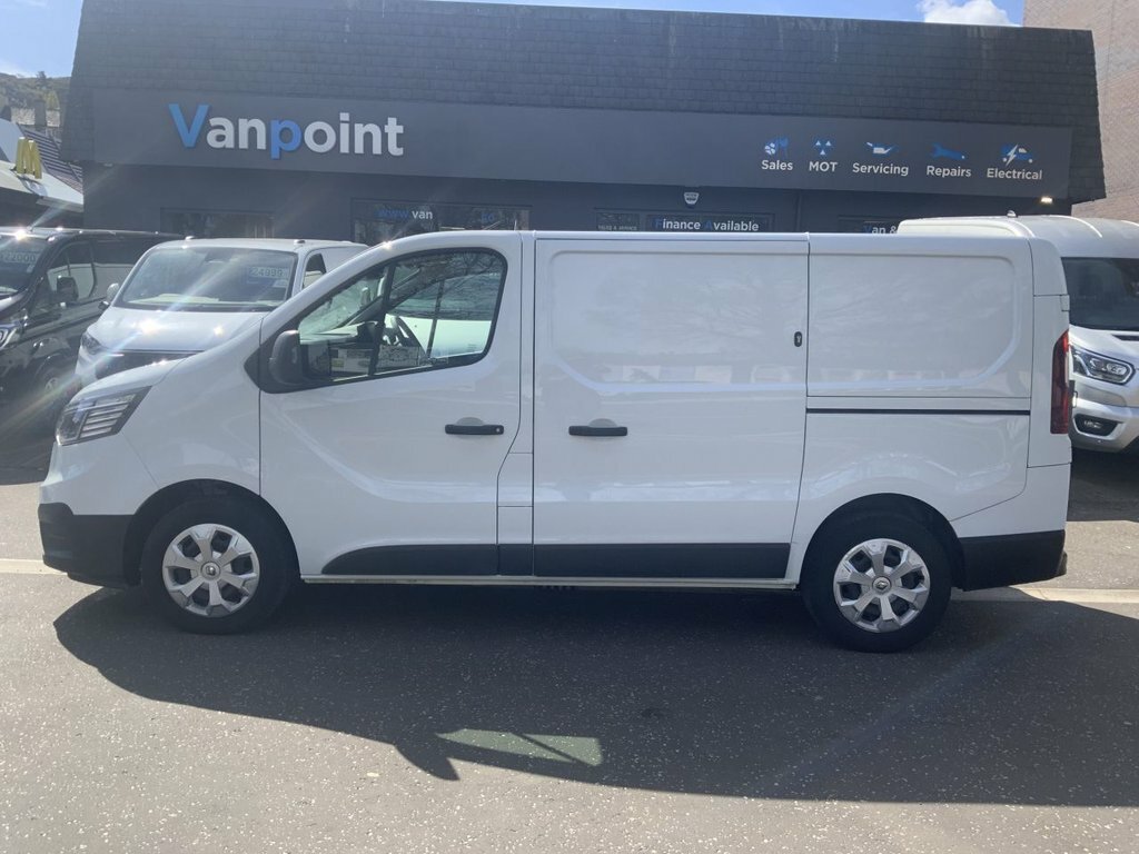Renault Trafic 2L Business FP72XLF White #6