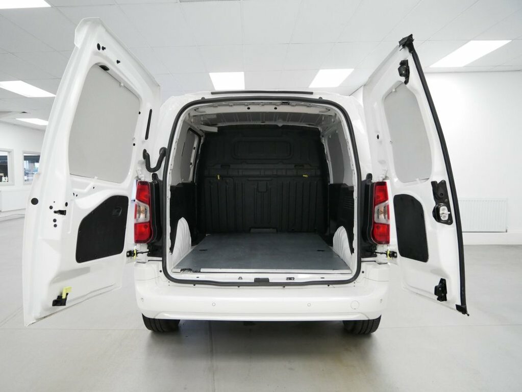 Vauxhall Combo 1.5L Turbo D 2300 Sportive Panel Van Ma White #5