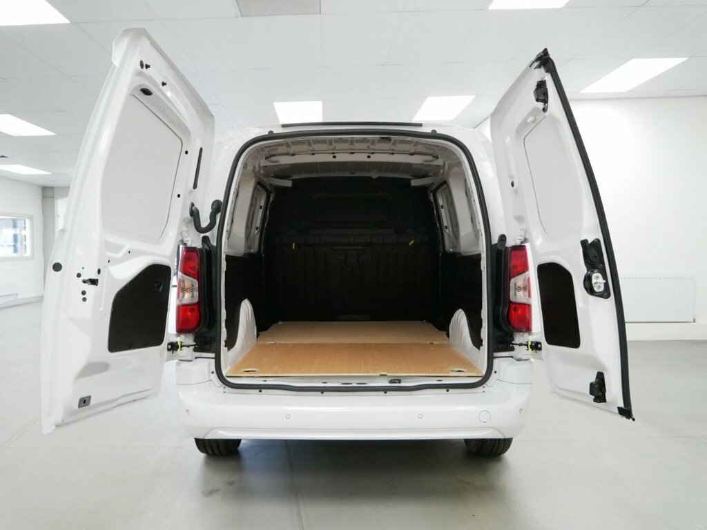 Vauxhall Combo 1.5L Turbo D 2300 Pro Panel Van 6Dr White #5
