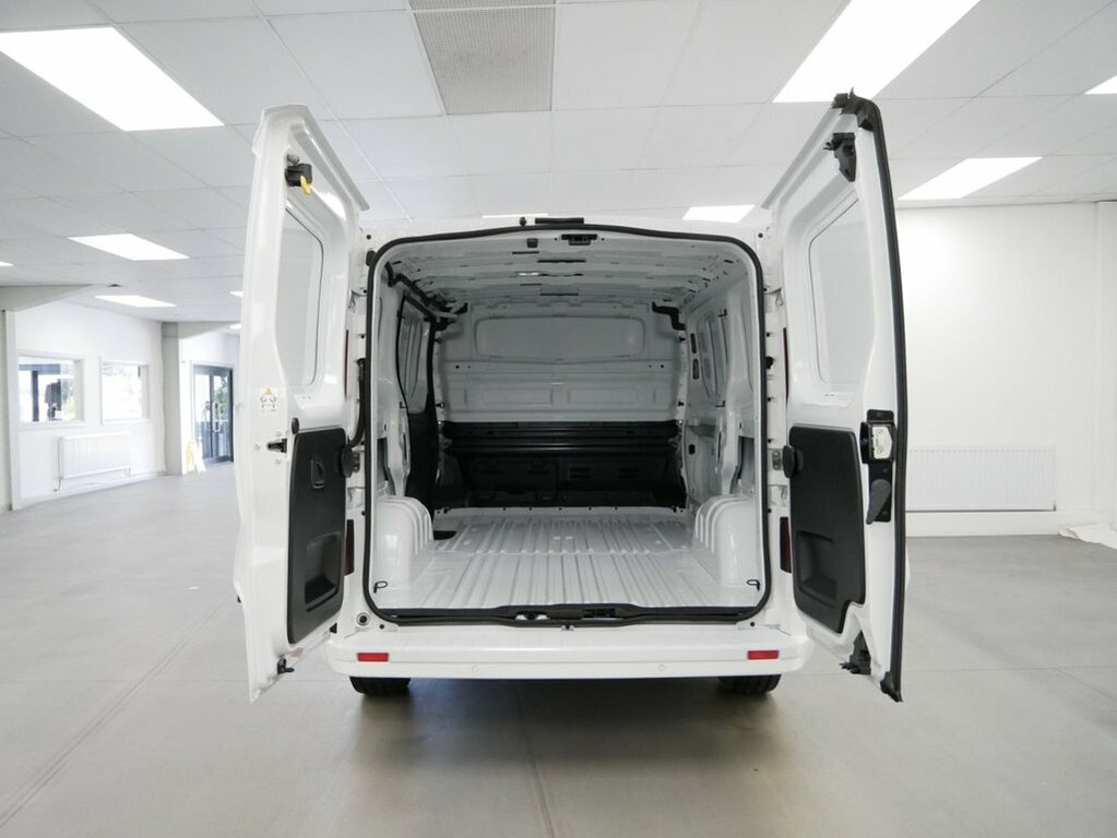 Renault Trafic Mpv RTSEW2 White #5