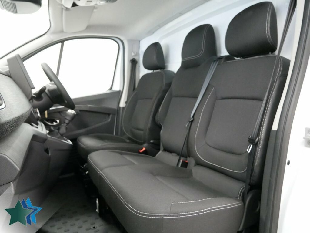 Renault Trafic Mpv RTSEW2 White #3