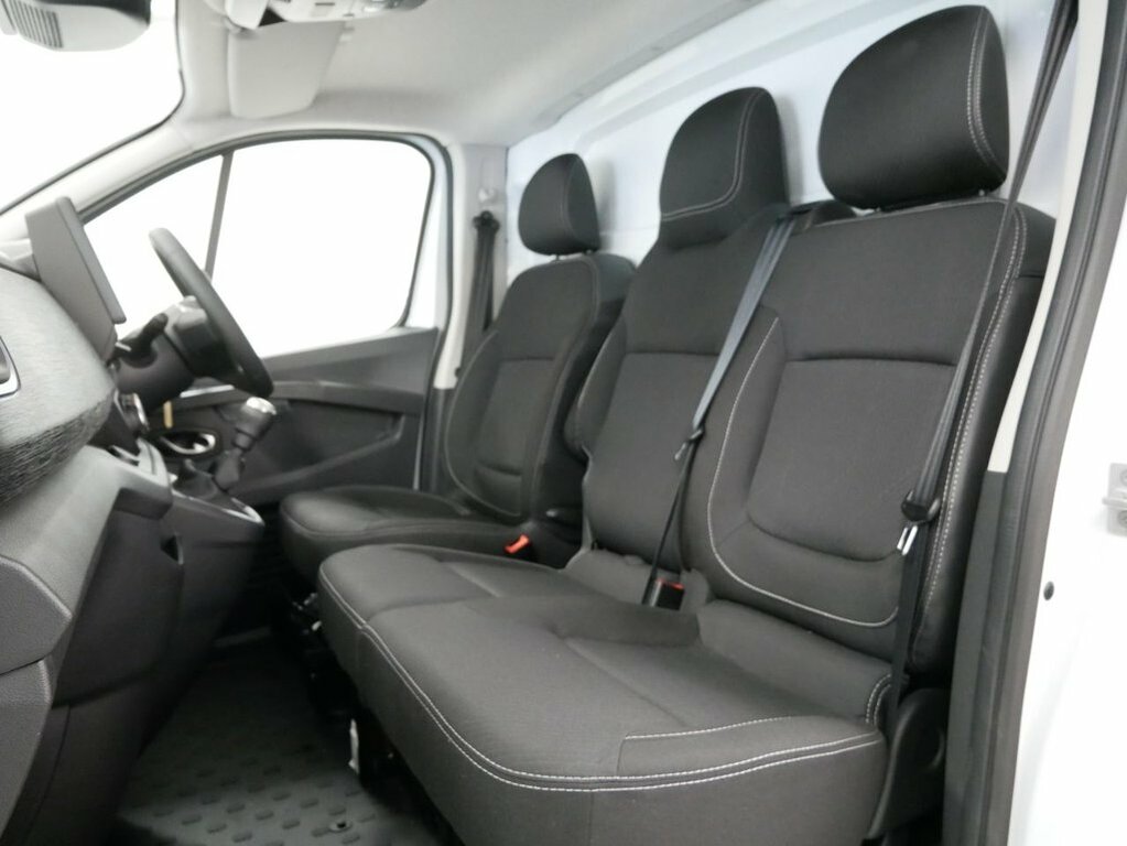 Renault Trafic Mpv RTSEW1 White #3