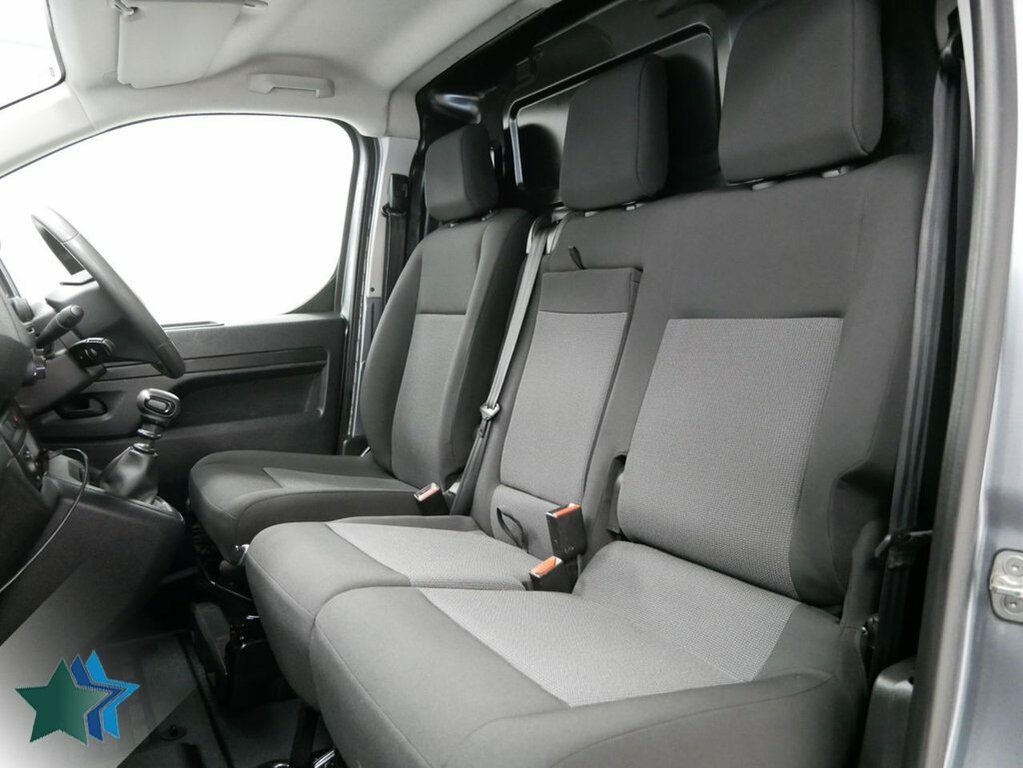 Vauxhall Vivaro 2L 2.0 Turbo D 3100 Pro Panel Van 6Dr Manua Grey #4