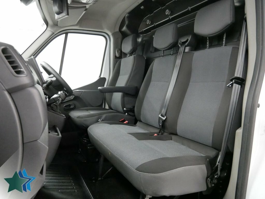 Renault Master 2.3L Dci 35 Business Panel Van F White #2