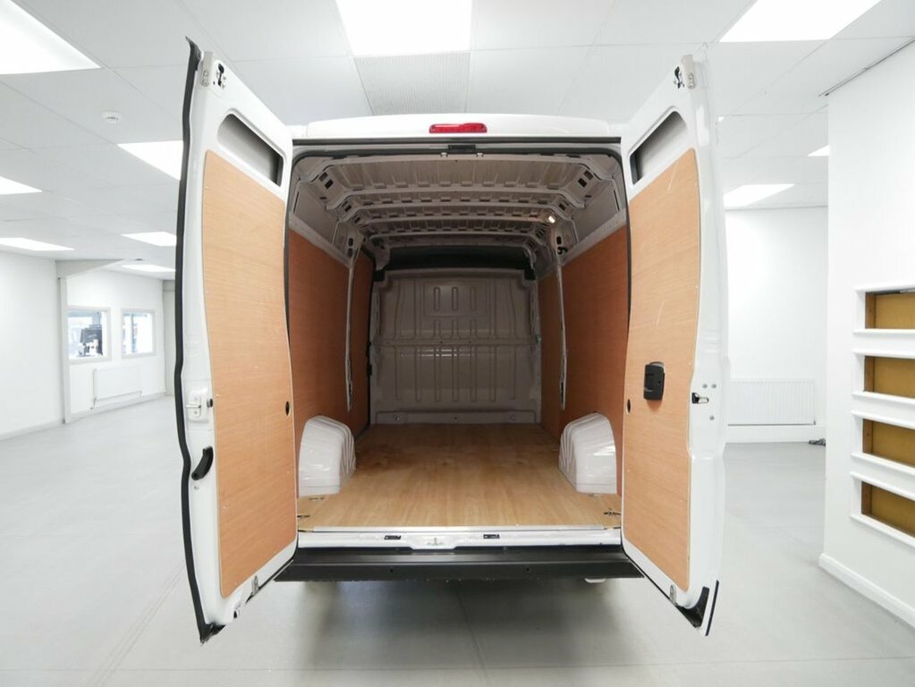 Peugeot Boxer 2.2L Bluehdi 435 Professional Premium Panel Van White #2