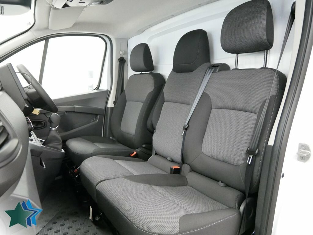 Renault Trafic 2L 2.0 Dci Blue Ll30 Advance Panel Van MH74YDU White #3