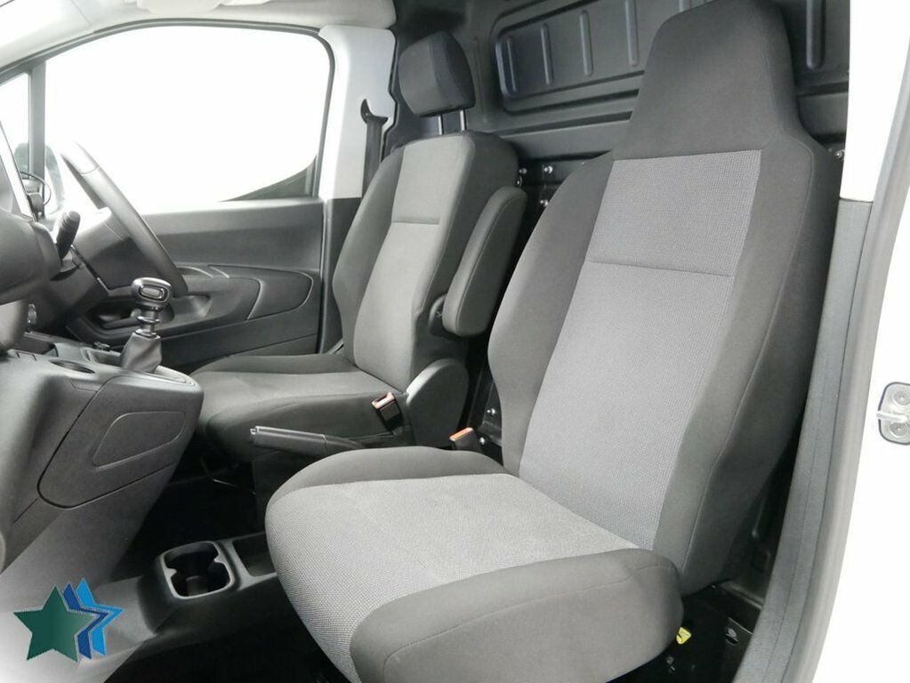 Vauxhall Combo 1.5L Turbo D 2300 Dynamic Panel Van Man DU22XMW White #4