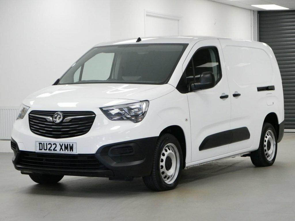 Vauxhall Combo 1.5L Turbo D 2300 Dynamic Panel Van Man White