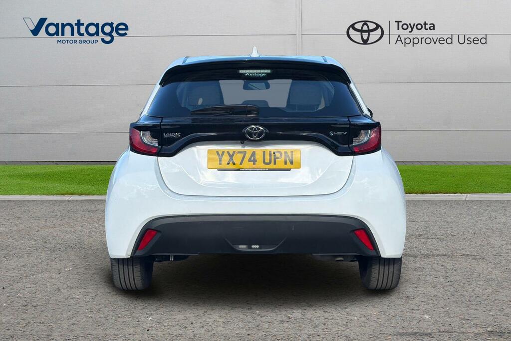 Toyota Yaris 1.5 Vvt-h Icon E-cvt Euro 6 Ss YX74UPN White #4