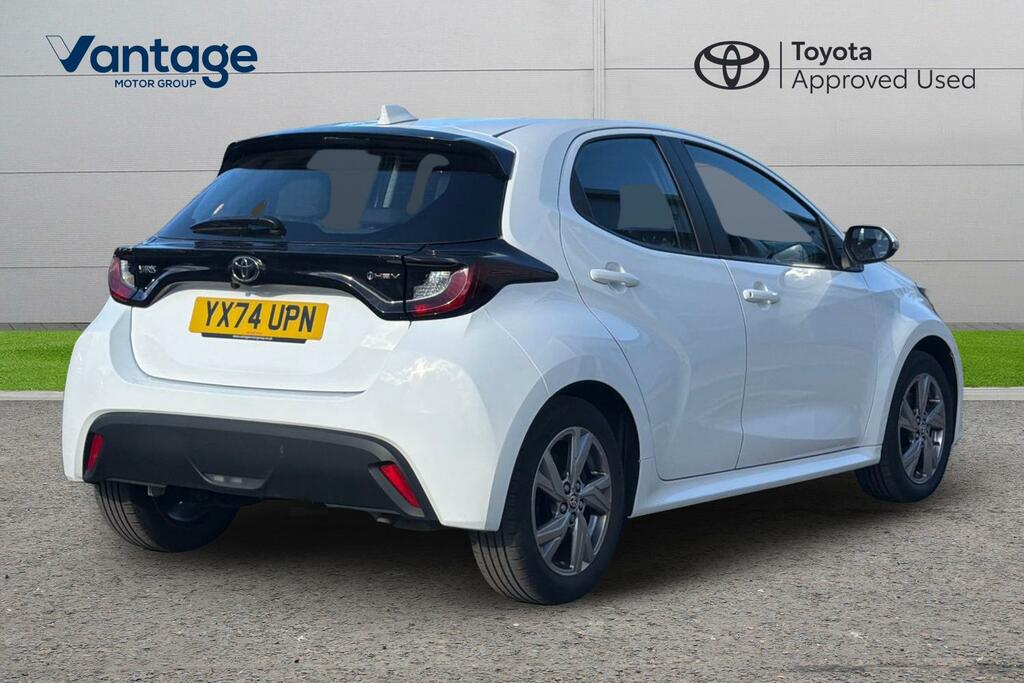 Toyota Yaris 1.5 Vvt-h Icon E-cvt Euro 6 Ss YX74UPN White #3