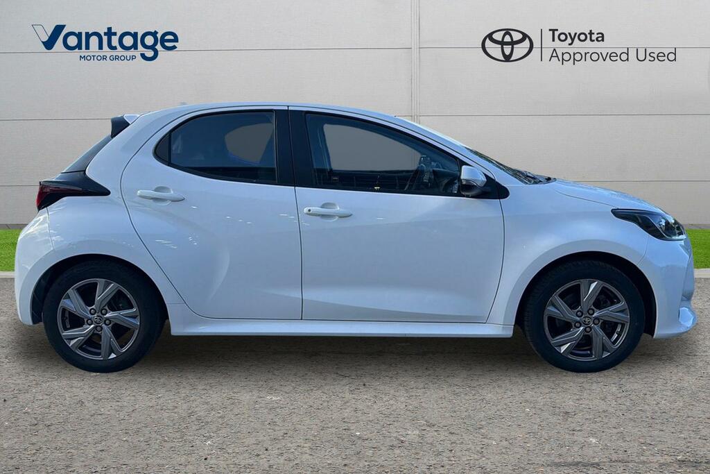 Toyota Yaris 1.5 Vvt-h Icon E-cvt Euro 6 Ss YX74UPN White #2