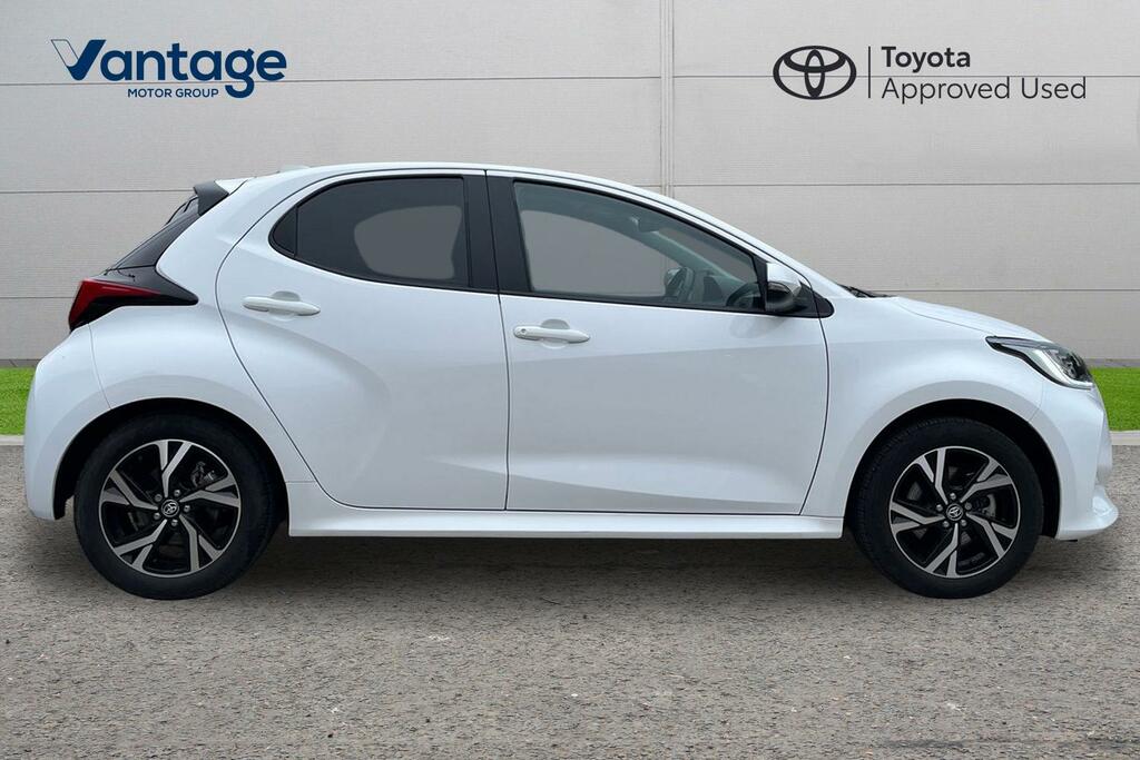 Toyota Yaris 1.5 Vvt-h Design Hatchback Hybrid E-cvt YH24TSG White #2