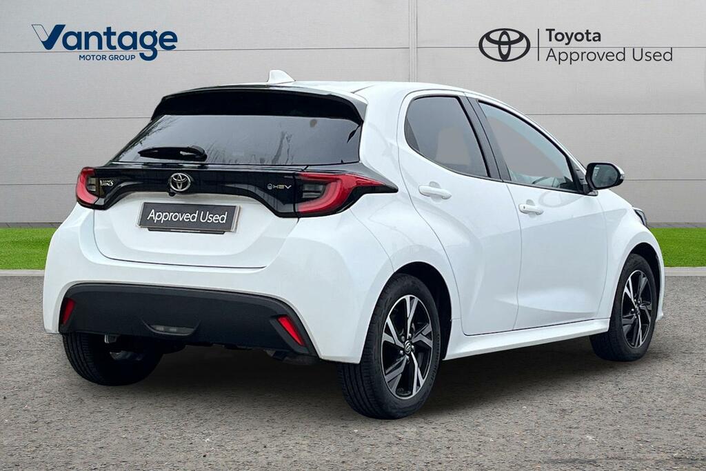 Toyota Yaris 1.5 Vvt-h Design Hatchback Hybrid E-cvt YH24TSG White #3