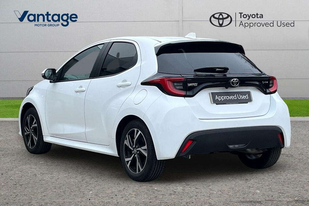 Toyota Yaris 1.5 Vvt-h Design Hatchback Hybrid E-cvt YH24TSG White #5