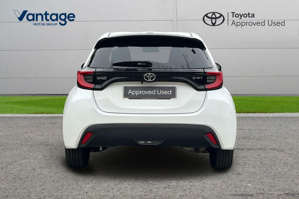 Toyota Yaris 1.5 Vvt-h Design Hatchback Hybrid E-cvt YH24TSG White #4