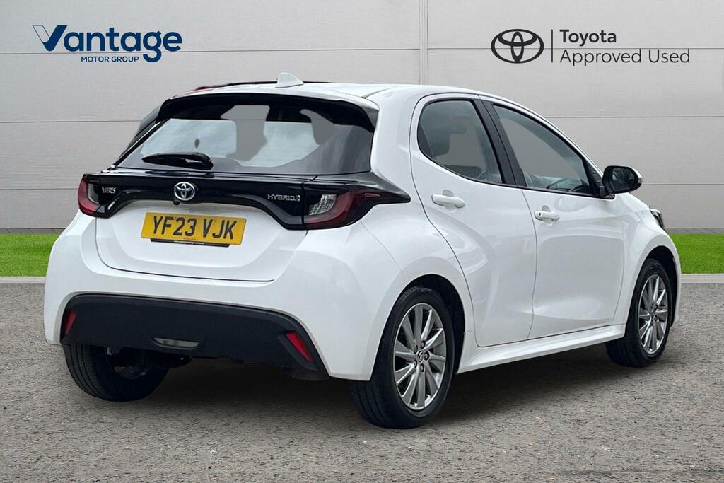 Toyota Yaris 1.5 Vvt-h Icon Hatchback Hybrid E-cvt E YF23VJK White #3