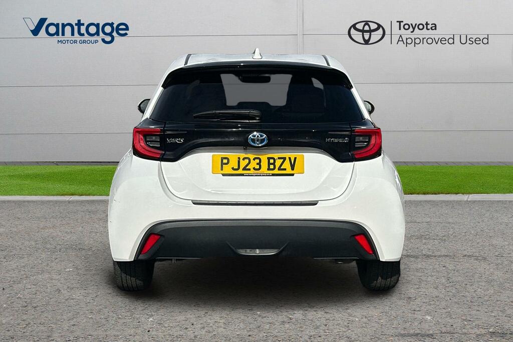 Toyota Yaris 1.5 Vvt-h Design E-cvt Euro 6 Ss PJ23BZV White #4