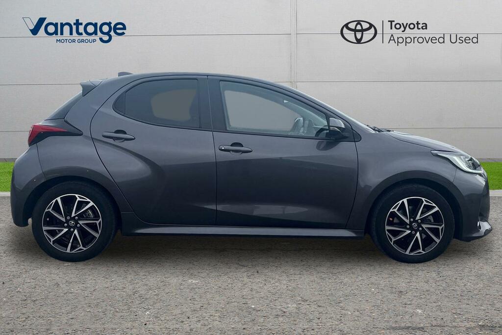 Toyota Yaris 1.5 Vvt-h Design E-cvt Euro 6 Ss YT72NWR Grey #2