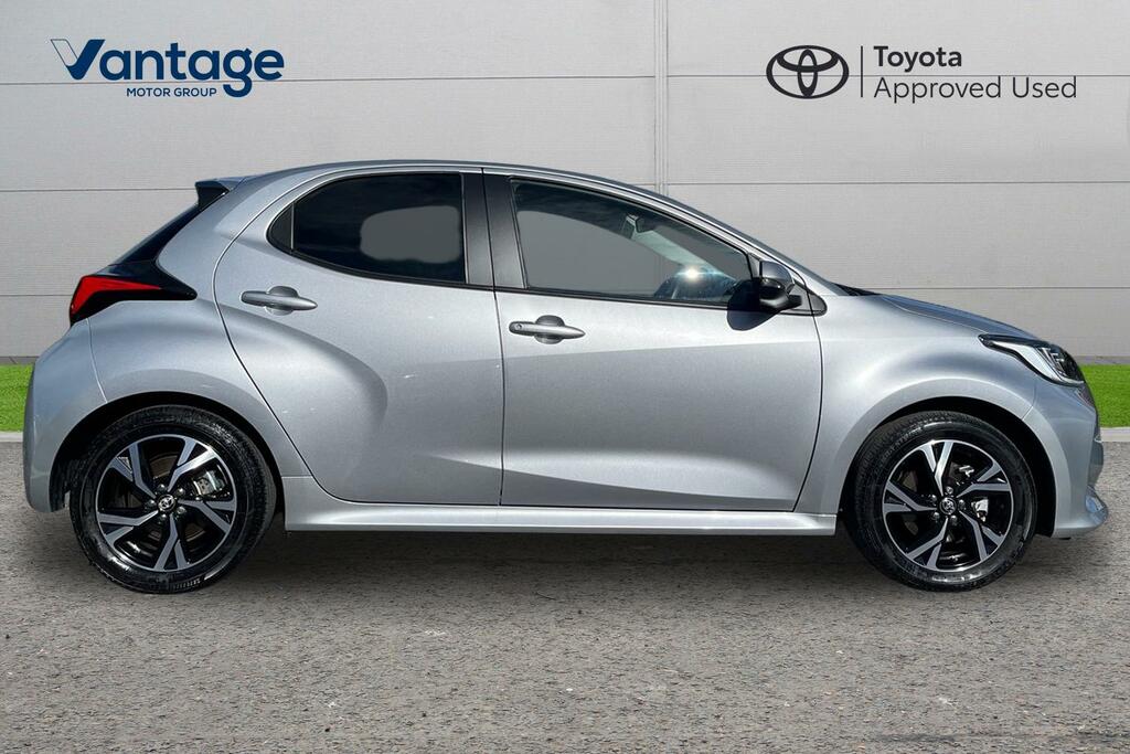 Toyota Yaris 1.5 Vvt-h Design Hatchback Hybrid E-cvt YD24BNY Silver #2