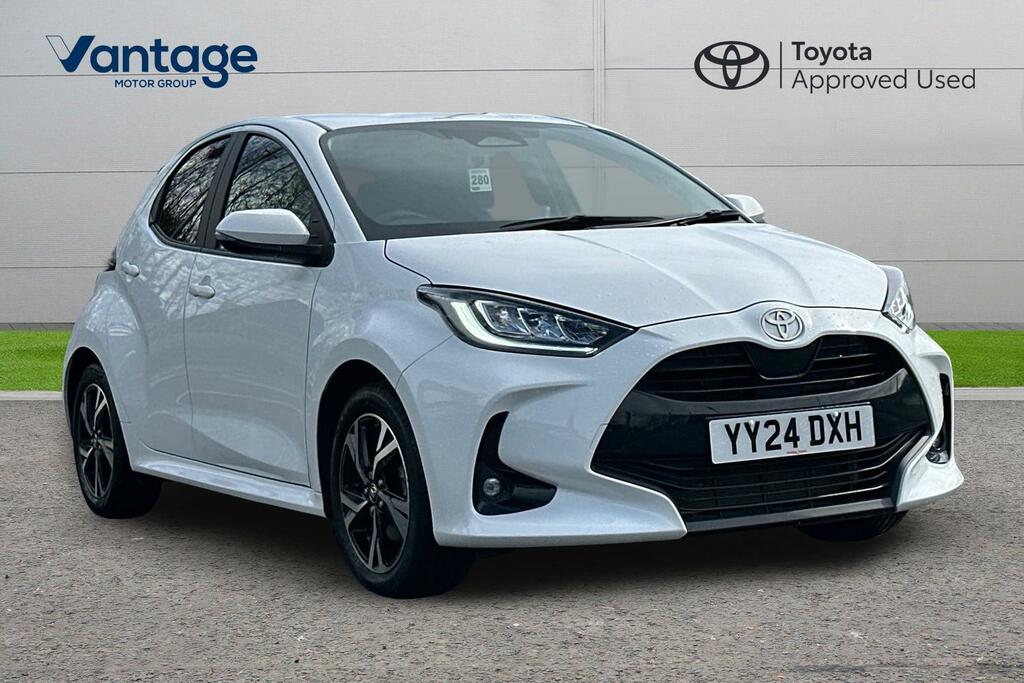 Toyota Yaris 1.5 Vvt-h Design E-cvt Euro 6 Ss White
