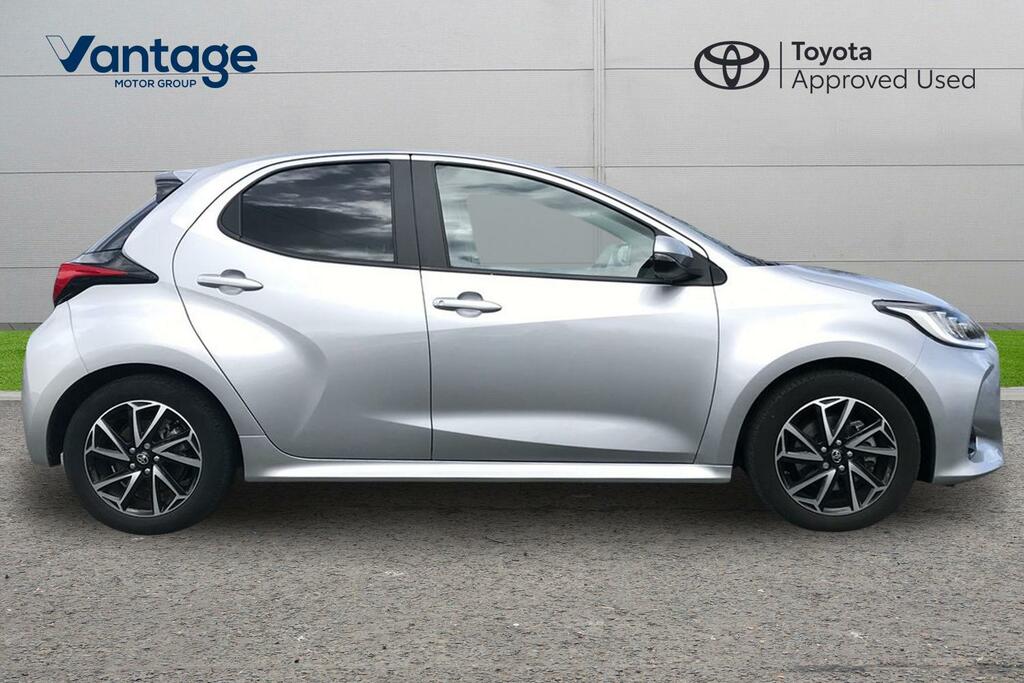 Toyota Yaris 1.5 Vvt-h Design E-cvt Euro 6 Ss PF23WZW Silver #2