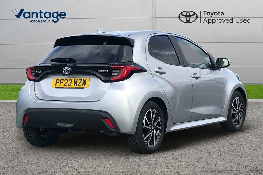 Toyota Yaris 1.5 Vvt-h Design E-cvt Euro 6 Ss PF23WZW Silver #3