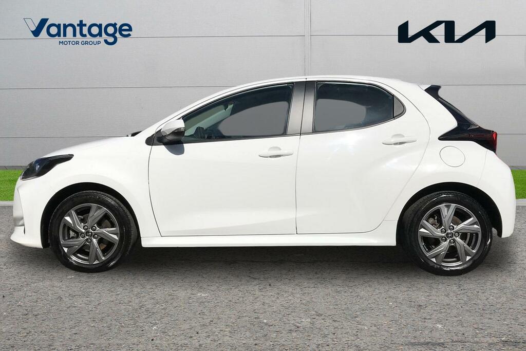 Toyota Yaris 1.5 Vvt-h Icon E-cvt Euro 6 Ss YY74FXM White #6