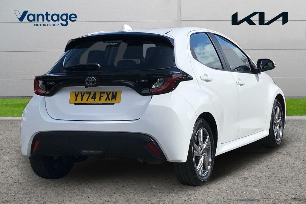 Toyota Yaris 1.5 Vvt-h Icon E-cvt Euro 6 Ss YY74FXM White #3