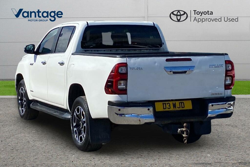 Toyota HILUX 2.8 D-4d Invincible 4Wd Euro 6 Ss White #4