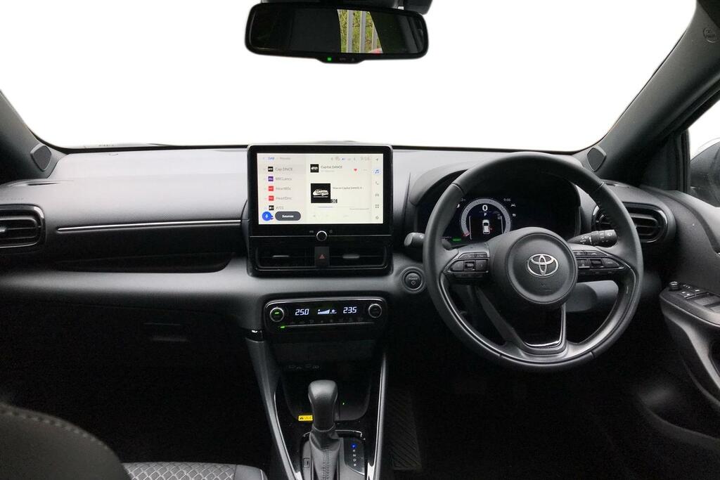 Toyota Yaris 1.5 Vvt-h Excel E-cvt Euro 6 Ss PK75YUC Silver #6