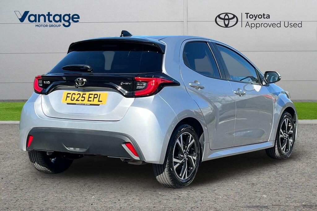 Toyota Yaris 1.5 Vvt-h Design Hatchback Hybrid E-cvt FG25EPL Silver #2