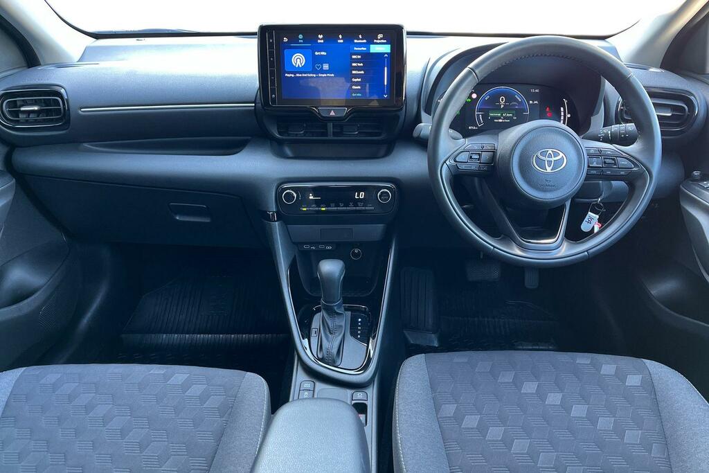 Toyota Yaris 1.5 Vvt-h Design Hatchback Hybrid E-cvt FG25EPL Silver #6