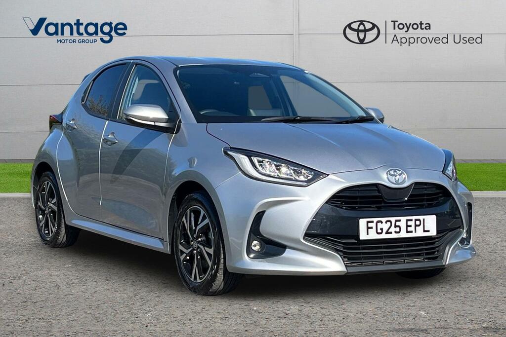 Toyota Yaris 1.5 Vvt-h Design Hatchback Hybrid E-cvt Silver