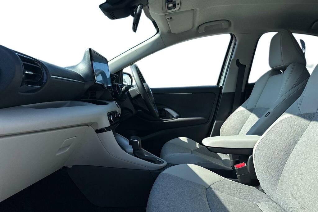Toyota Yaris 1.5 Vvt-h Excel E-cvt Euro 6 Ss FL23DGX Silver #5
