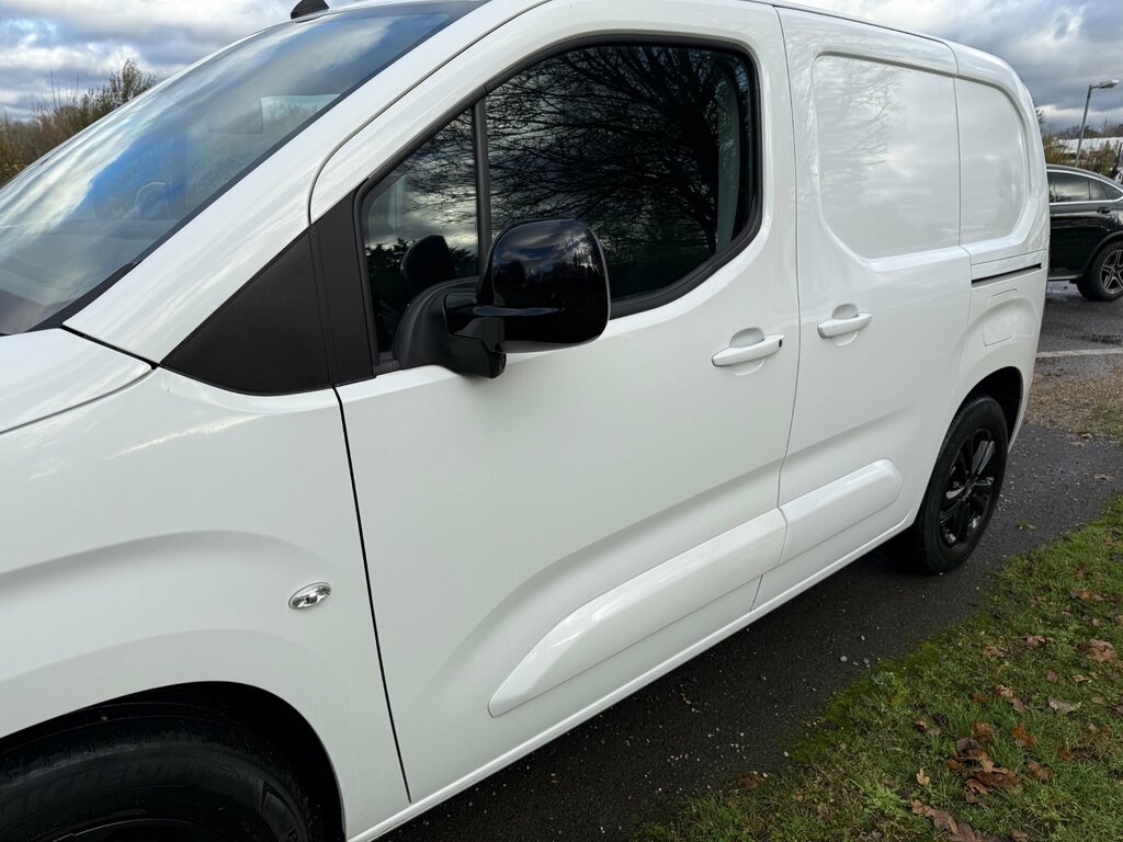 Citroen e-Berlingo 800 50Kwh Driver M Pro Panel Van ML22WVM White #6