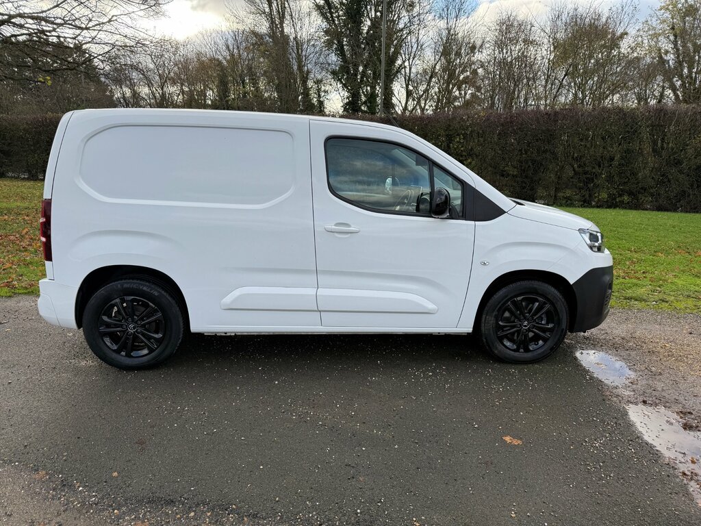 Citroen e-Berlingo 800 50Kwh Driver M Pro Panel Van ML22WVM White #5