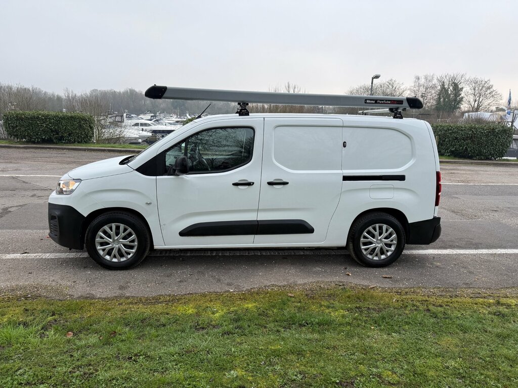 Citroen e-Berlingo 750 50Kwh Enterprise XL Pro Panel Van 6Dr AY22YCO White #3