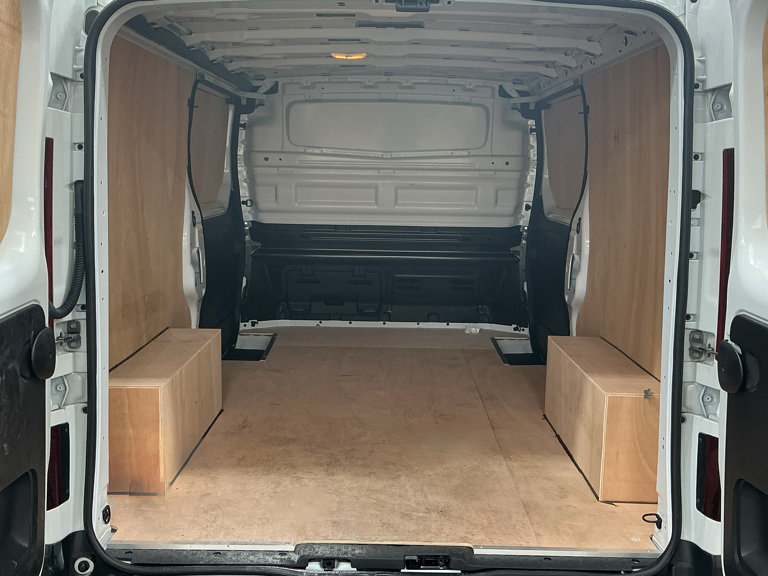 Renault Trafic Ll30 Advance Lwb Lr 2.0L Blue Dci 150Ps Edc White