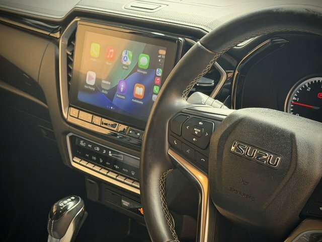 Isuzu D-Max 1.9 Td V-cross Pickup Double Cab 4 CV73HPN Black #4