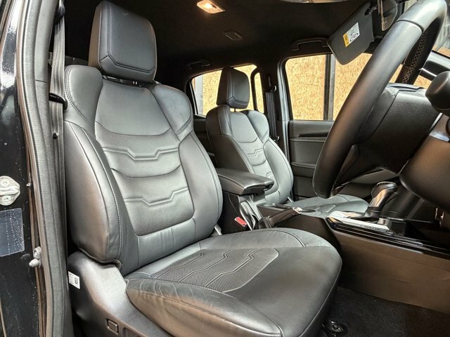 Isuzu D-Max 1.9 Td V-cross Pickup Double Cab 4 CV73HPN Black #5