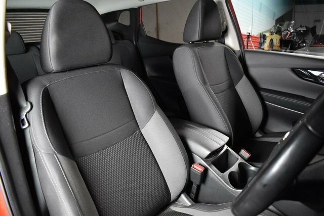 Nissan Qashqai Manual YA70WFV Red #6