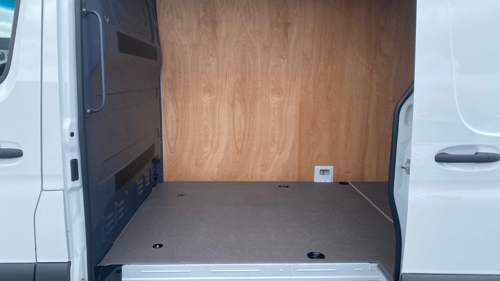 Mercedes-Benz Sprinter Pro White #5