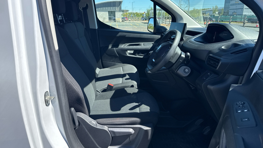 Peugeot Partner Professional White #6