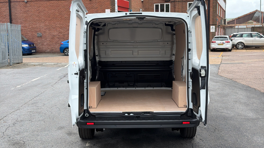 Renault Trafic Advance White #3