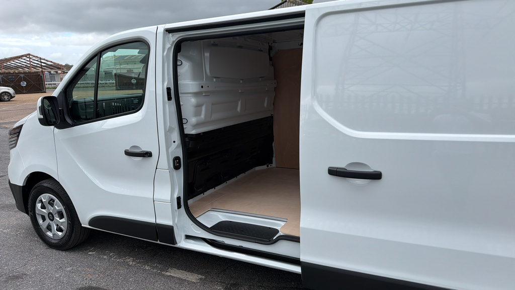 Renault Trafic Advance White #5
