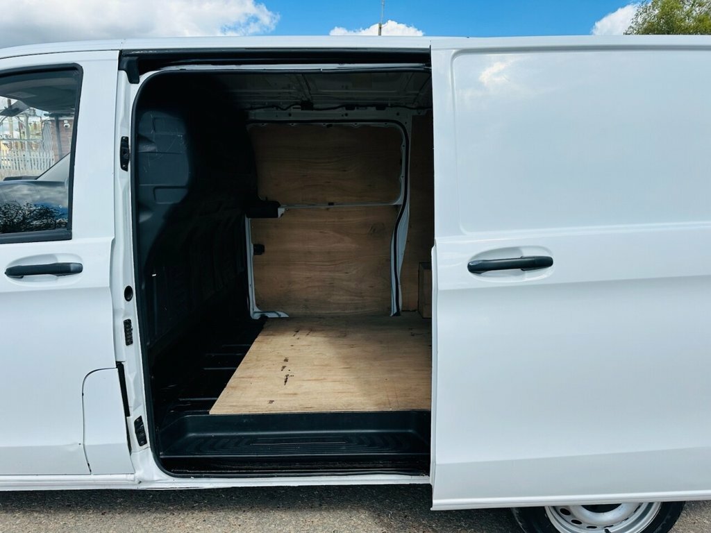 Mercedes-Benz Vito 1.6L Null 6Dr KU67HFP White #6