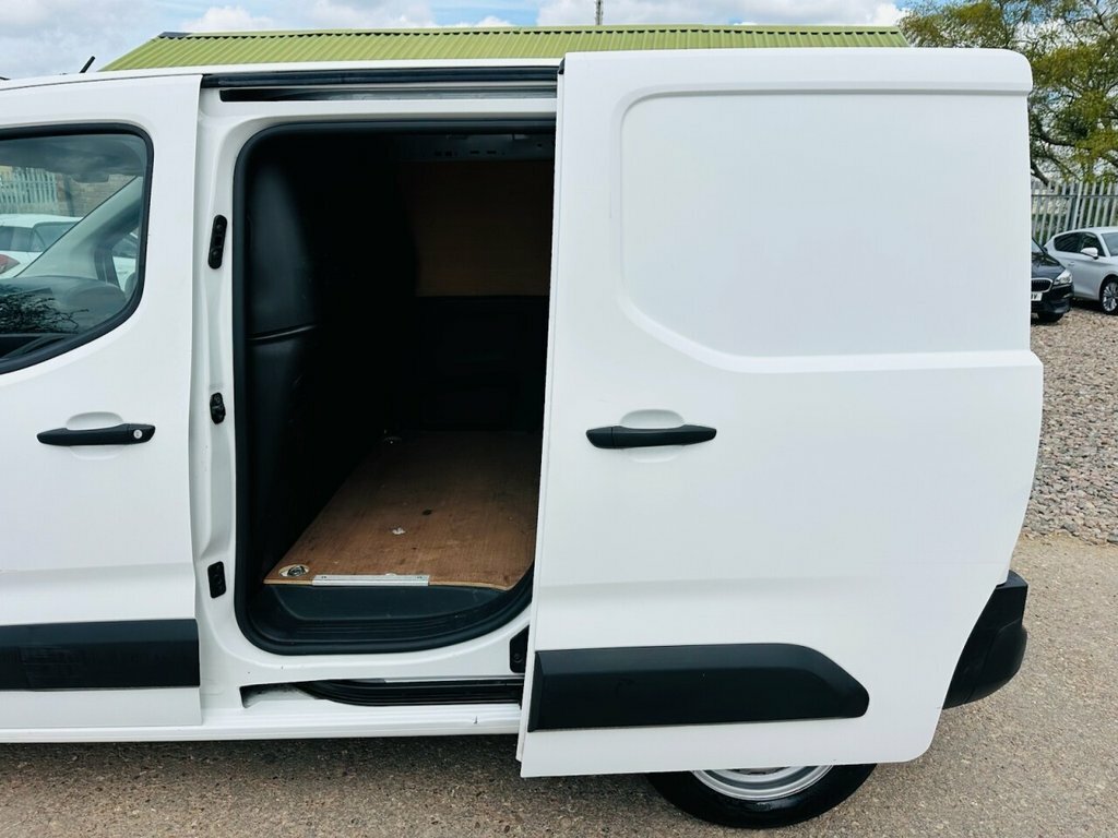 Vauxhall Combo 1.5L Edition FE20GSV White #6