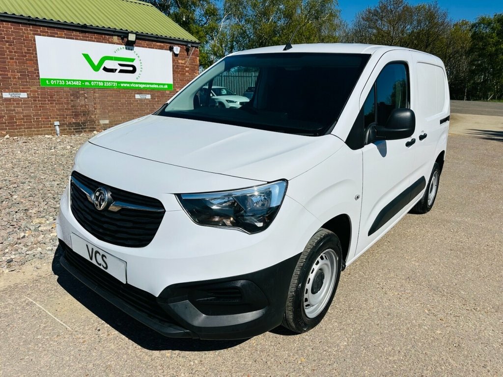 Vauxhall Combo 1.5L Dynamic White