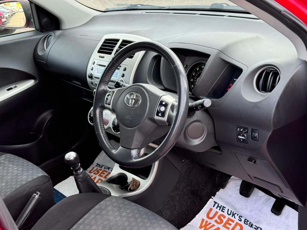 Toyota Urban Cruiser Vvt-i Red #4